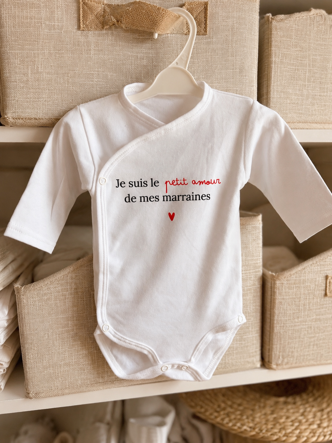 Body bébé "Je suis le petit amour de ..."