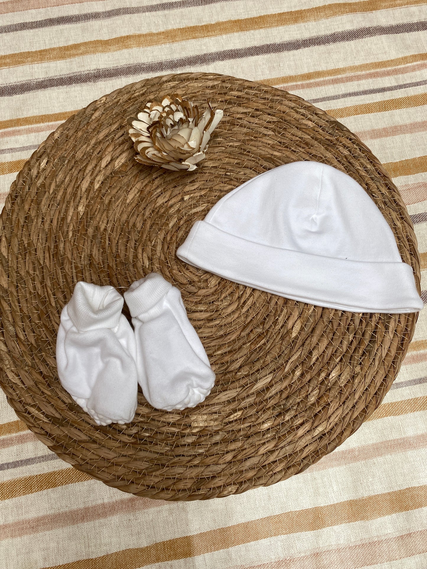 Ensemble bonnet - chaussons 6-12 mois