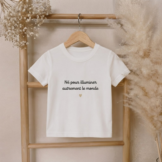 T-shirt "Né pour illuminer le monde autrement"