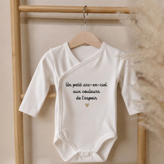 Body bébé "Un petit arc-en-ciel aux couleurs de l'espoir"