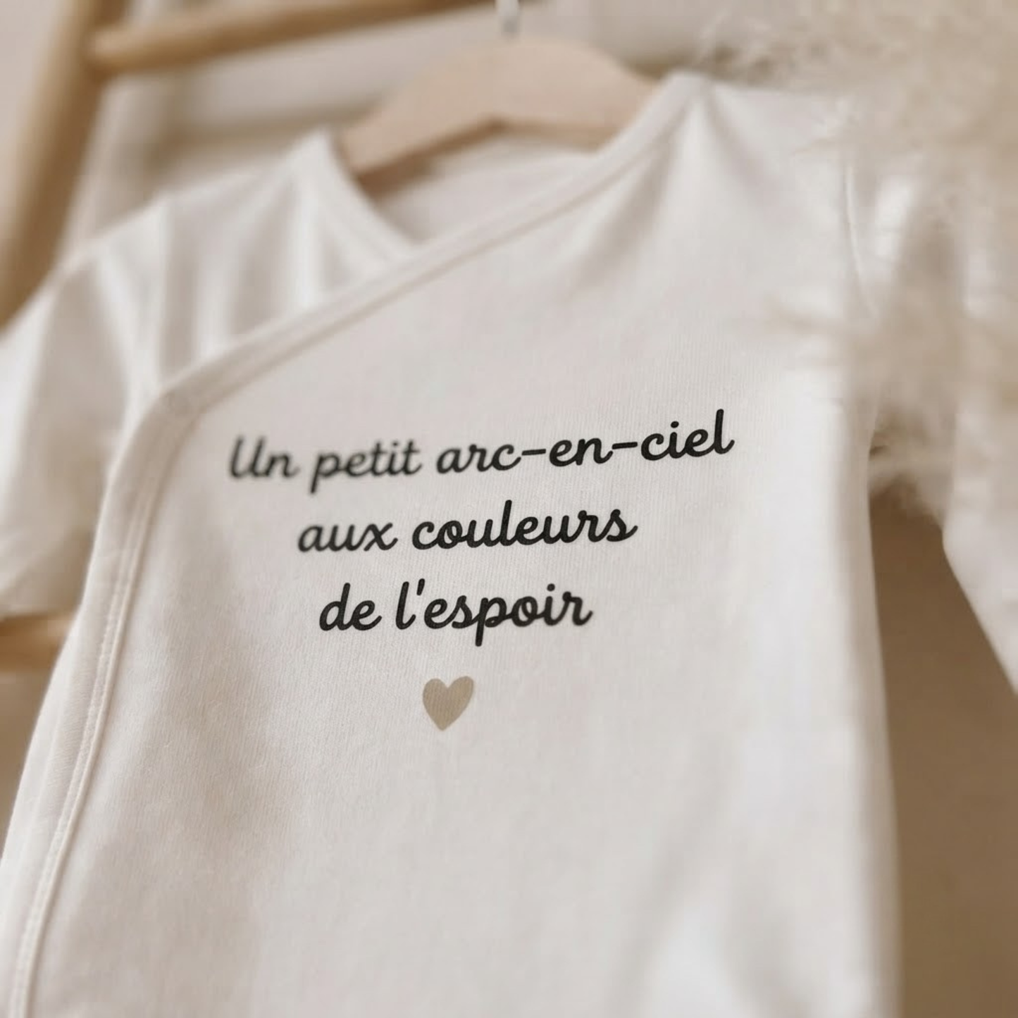 Body bébé "Un petit arc-en-ciel aux couleurs de l'espoir"
