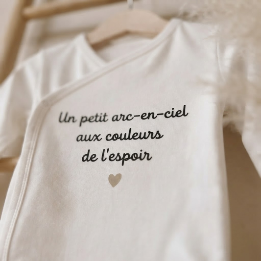 Body bébé "Un petit arc-en-ciel aux couleurs de l'espoir"