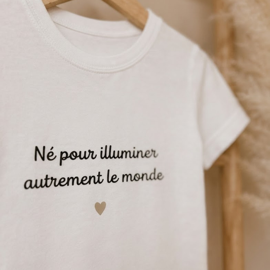 T-shirt "Né pour illuminer le monde autrement"