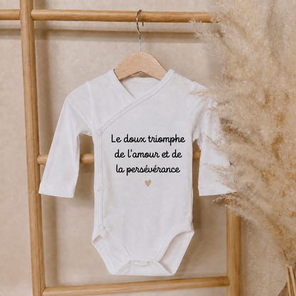 Body bébé "Le doux triomphe de l'amour et de la persévérance"
