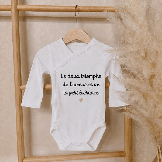 Body bébé "Le doux triomphe de l'amour et de la persévérance"