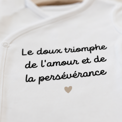 Body bébé "Le doux triomphe de l'amour et de la persévérance"
