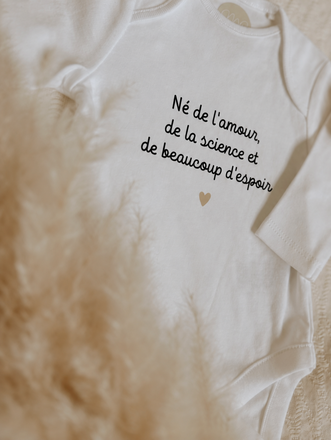 Body bébé "Né de l'amour, de la science et de beaucoup d'espoir"