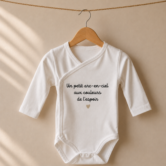 Body bébé "Un petit arc-en-ciel aux couleurs de l'espoir"