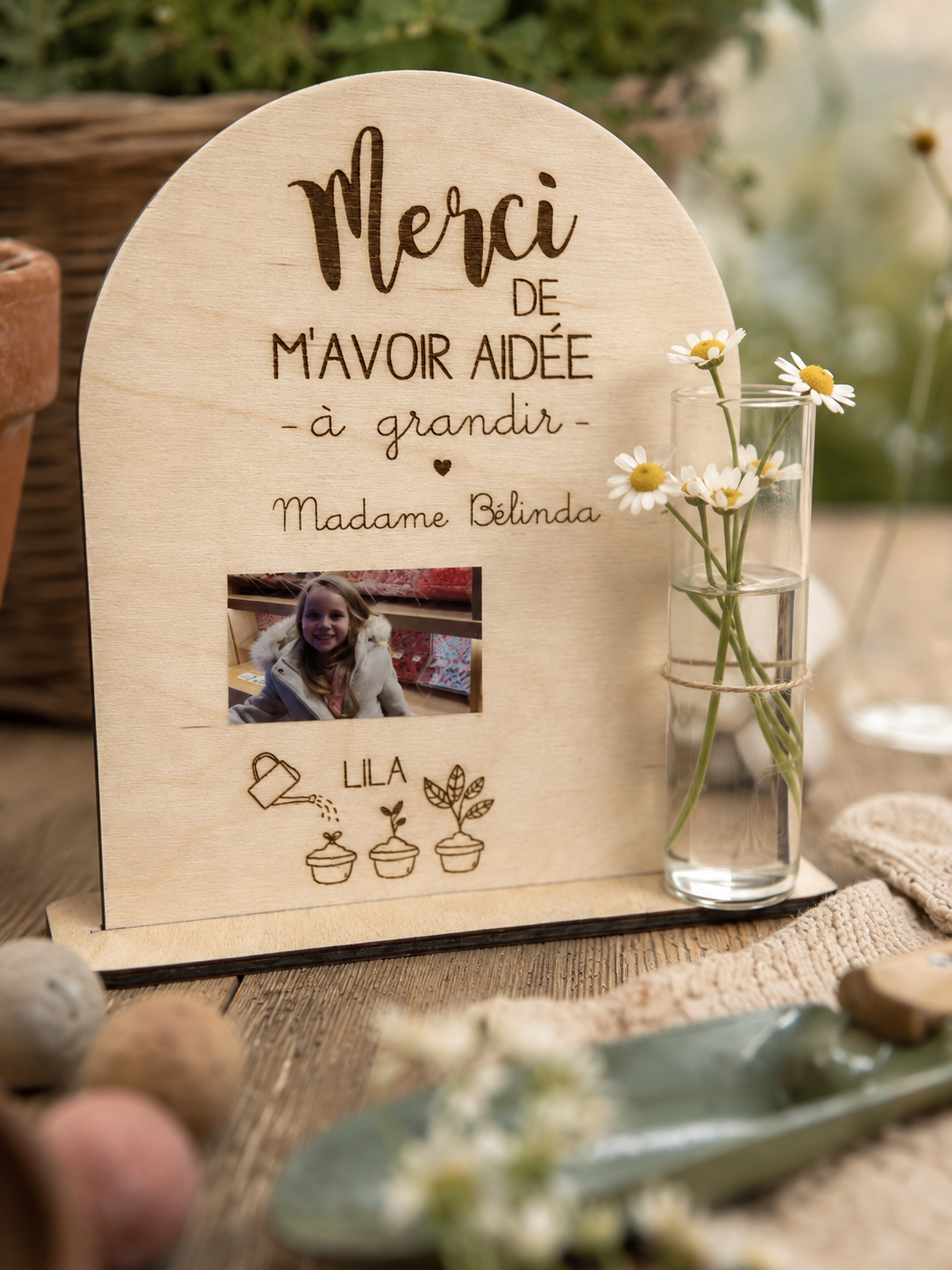 Déco en bois graines maîtresse